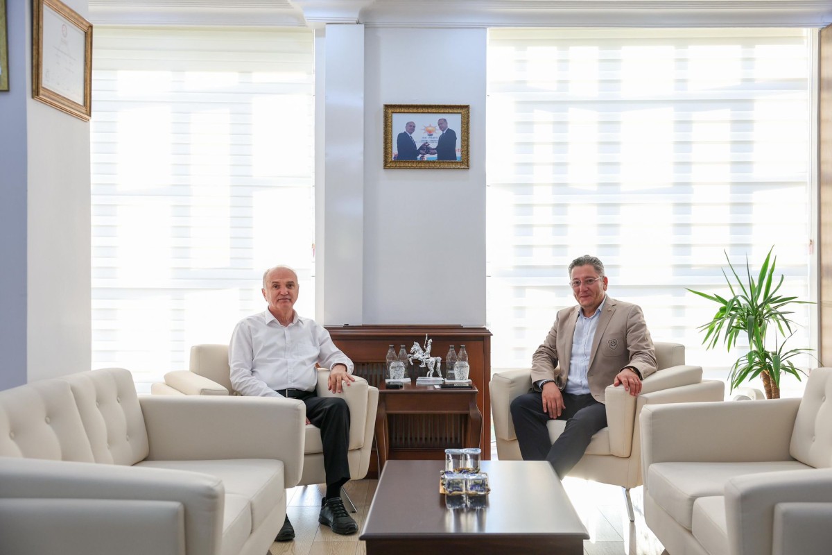 YALÇIN: “BAKAN ÖZLÜ İLHAM ALINACAK BİR YÖNETİCİ”