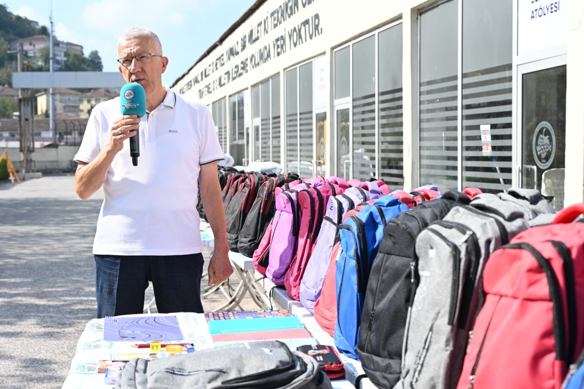 KDZ. EREĞLİ BELEDİYESİ'NDEN BİN ÖĞRENCİYE KIRTASİYE DESTEĞİ